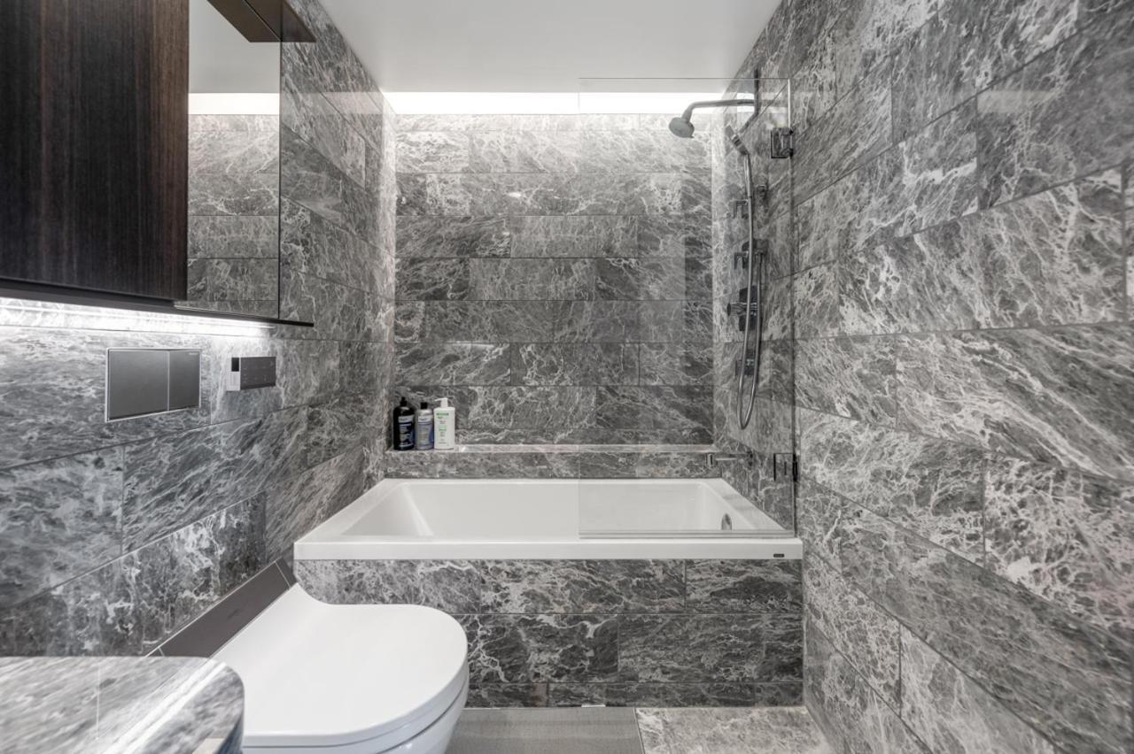 Apartment Luxury High-rise With Stunning Views Vancouver