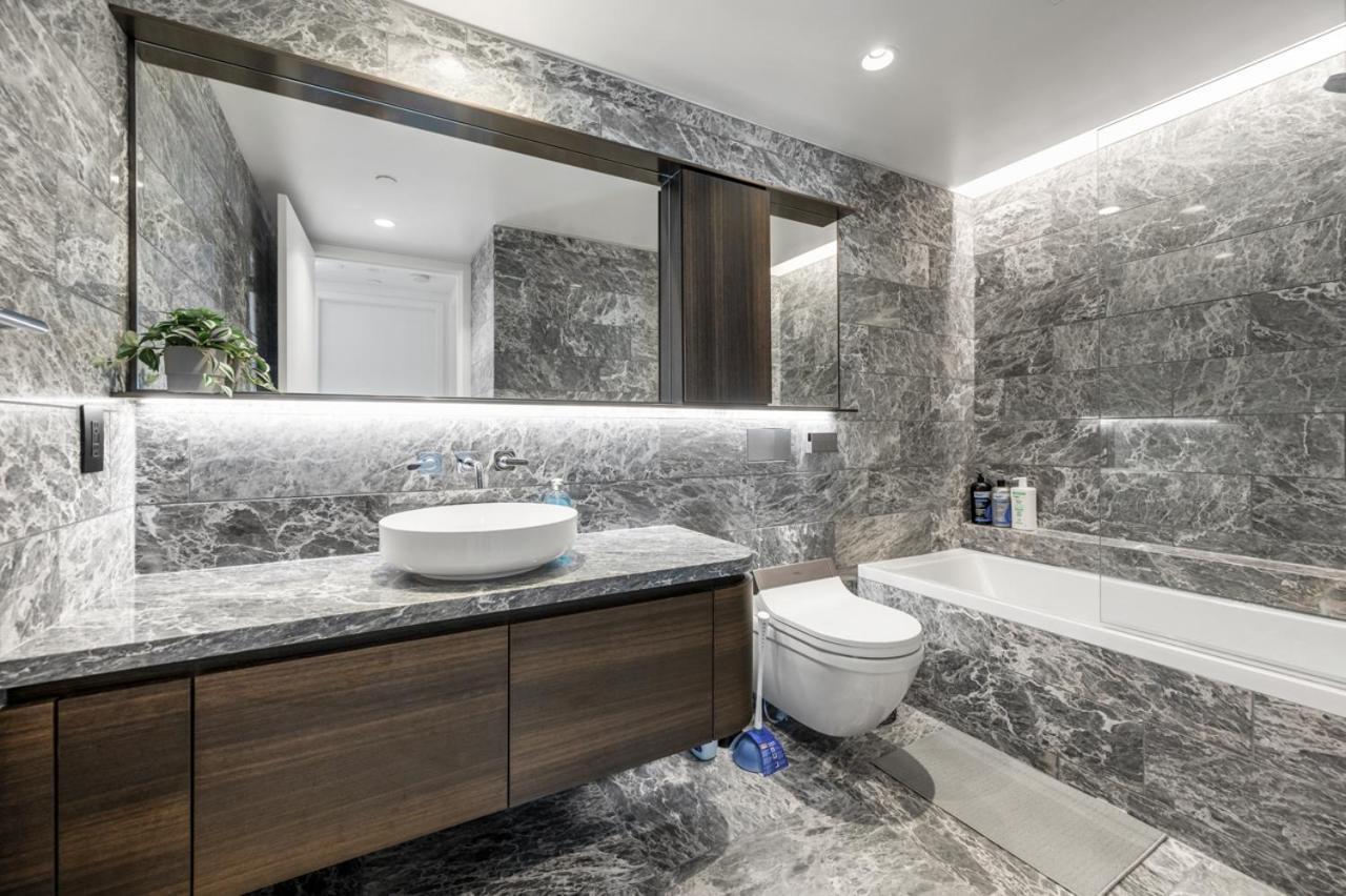 Luxury High-rise With Stunning Views Apartment *