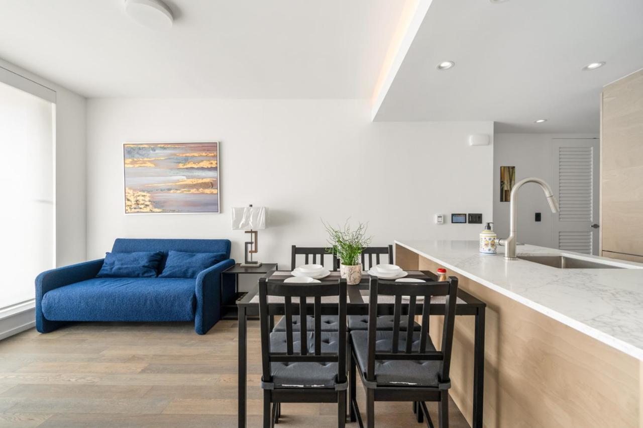 Apartment Luxury High-rise With Stunning Views *