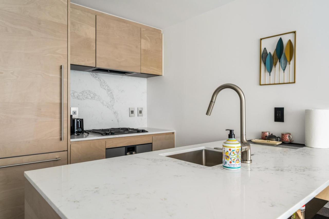 Apartment Luxury High-rise With Stunning Views *