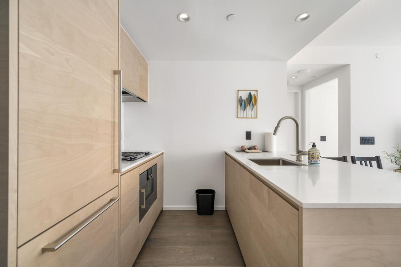 Luxury High-rise With Stunning Views Vancouver