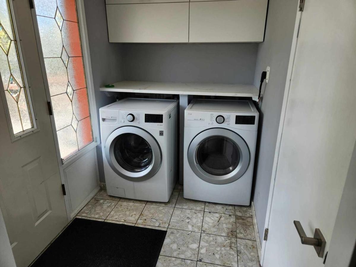 Apartment City Charm: Furnished 3-br Retreat *
