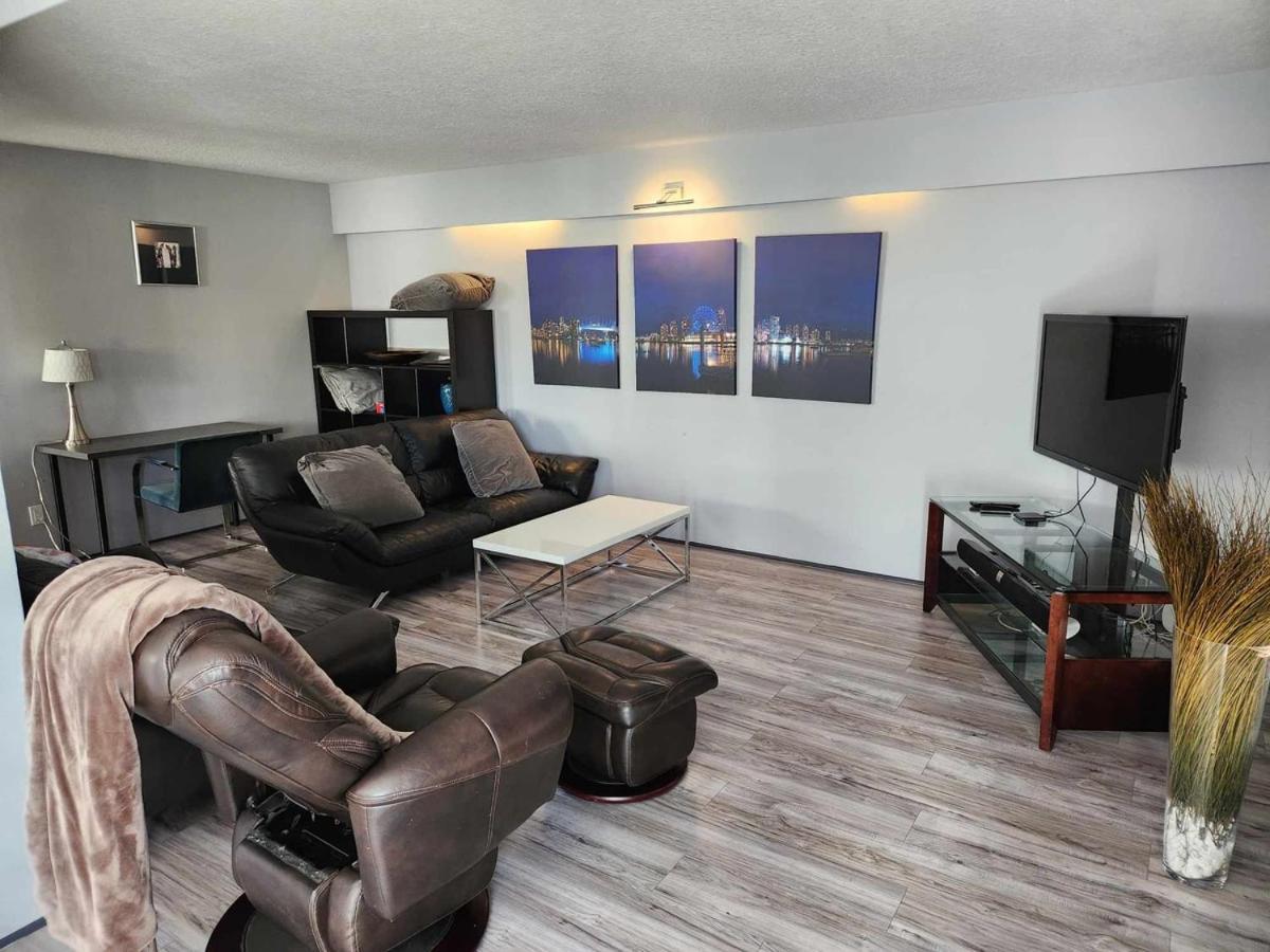 City Charm: Furnished 3-br Retreat