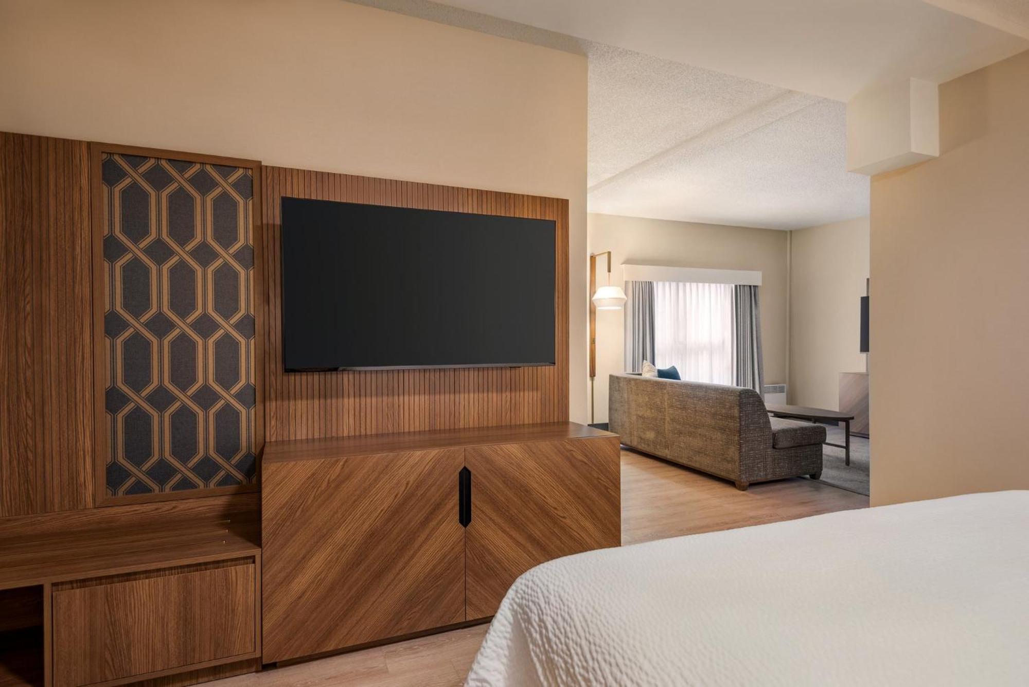 & Downtown By Ihg