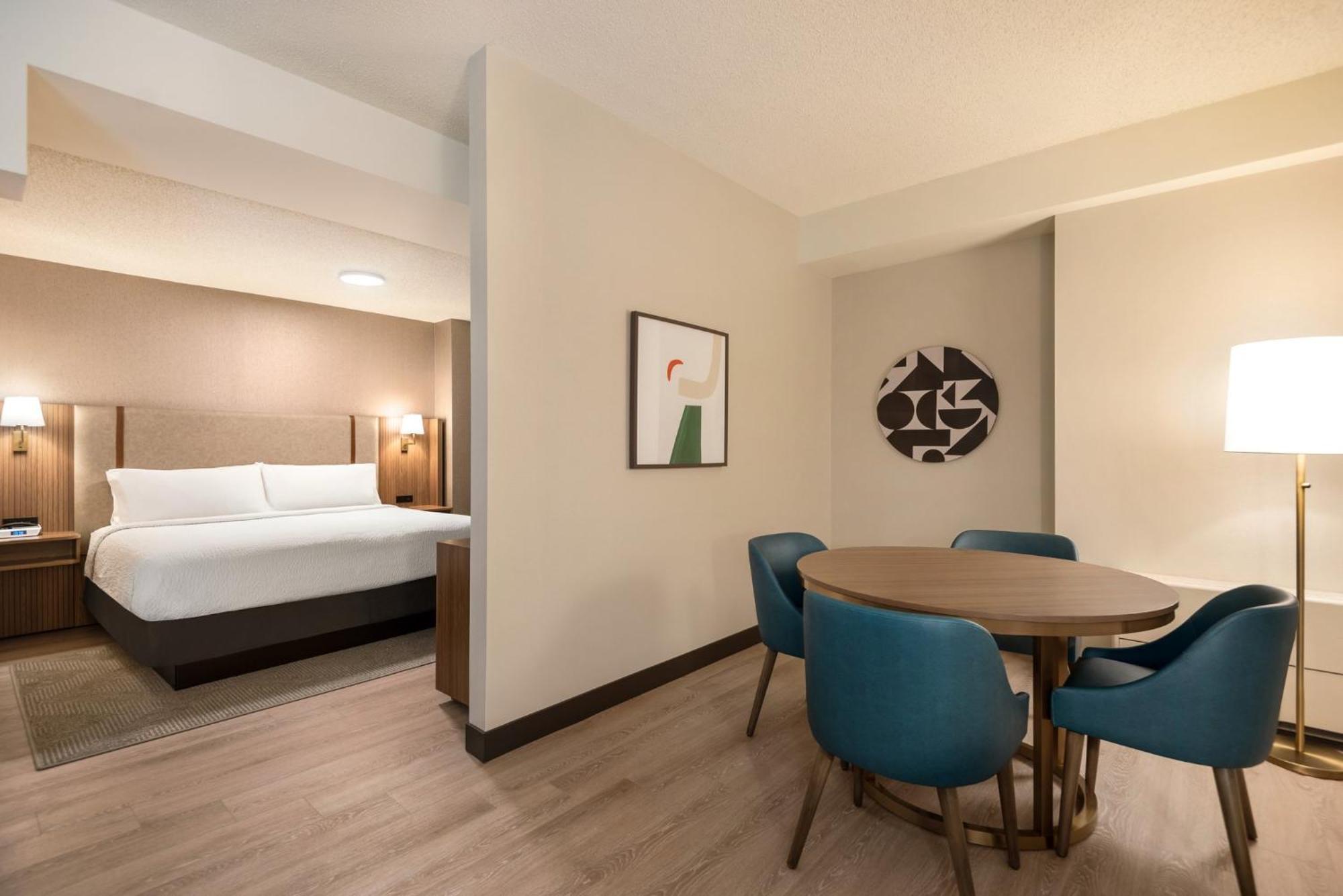 Hotel & Downtown By Ihg