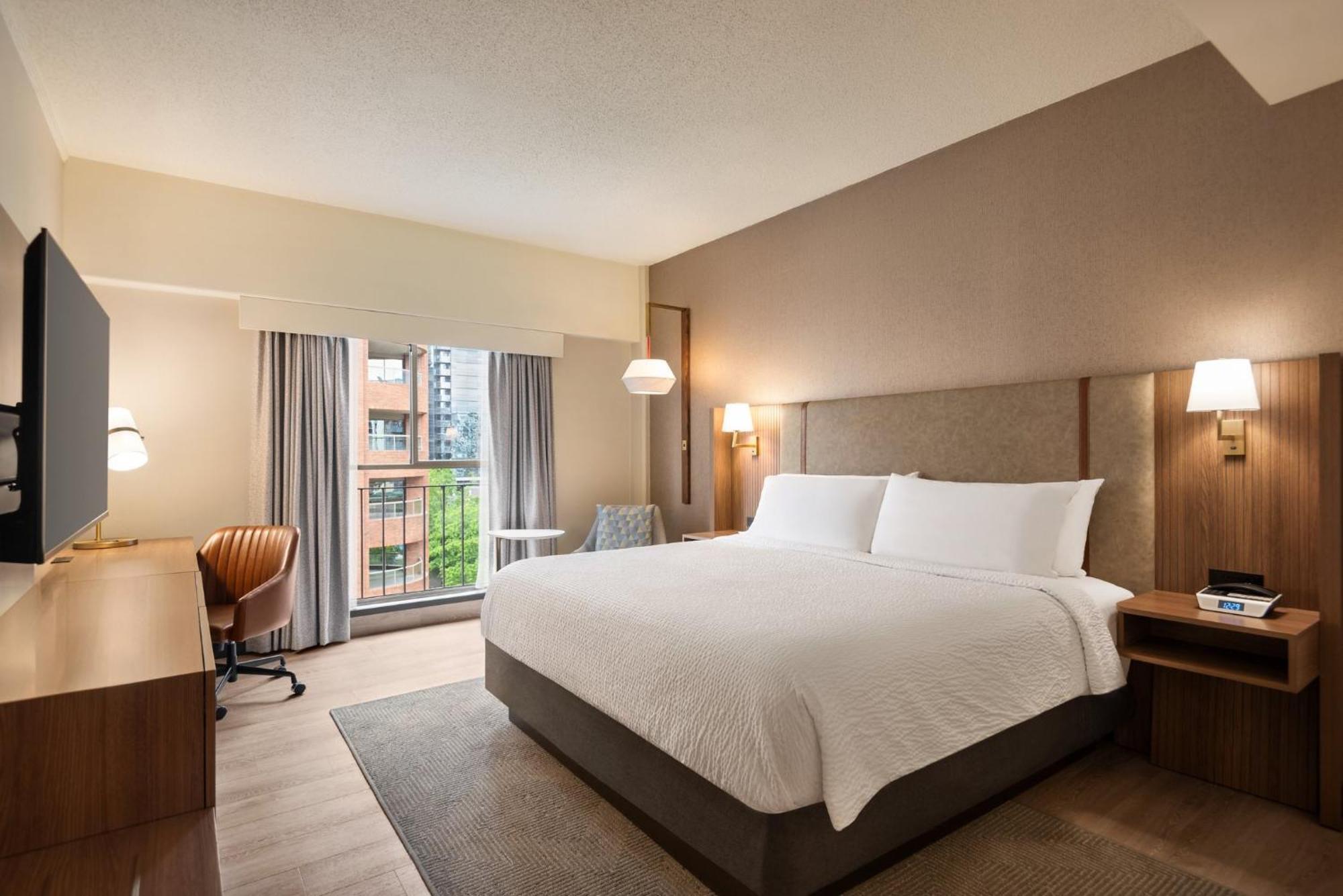 & Downtown By Ihg