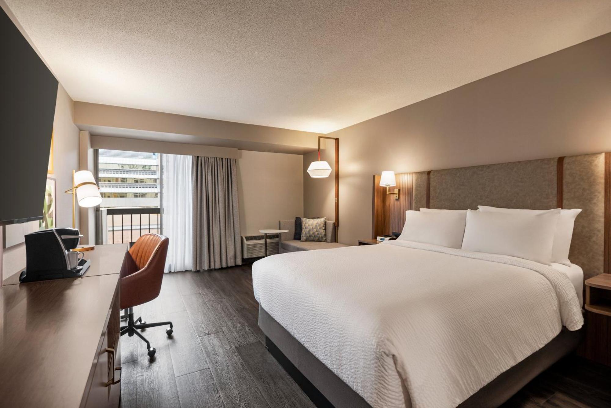 Hotel & Downtown By Ihg