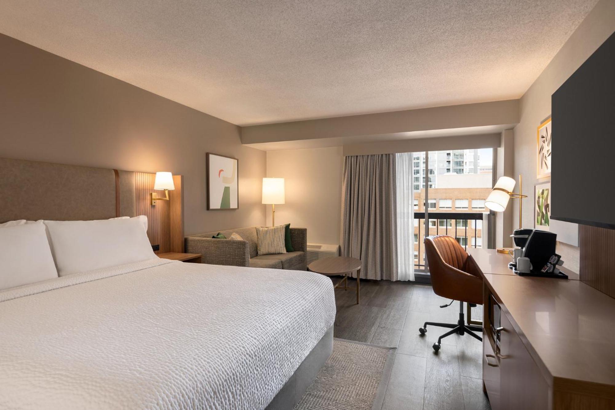 & Downtown By Ihg