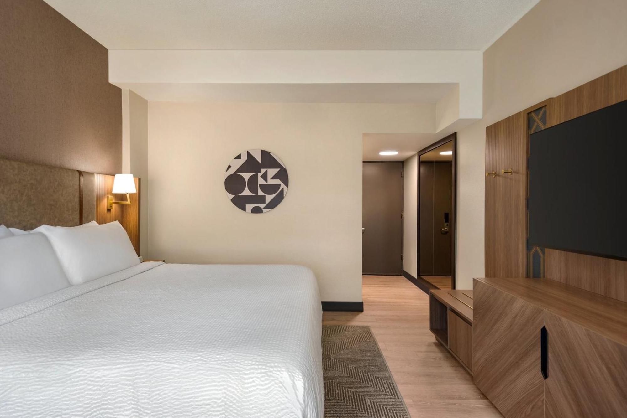Hotel & Downtown By Ihg