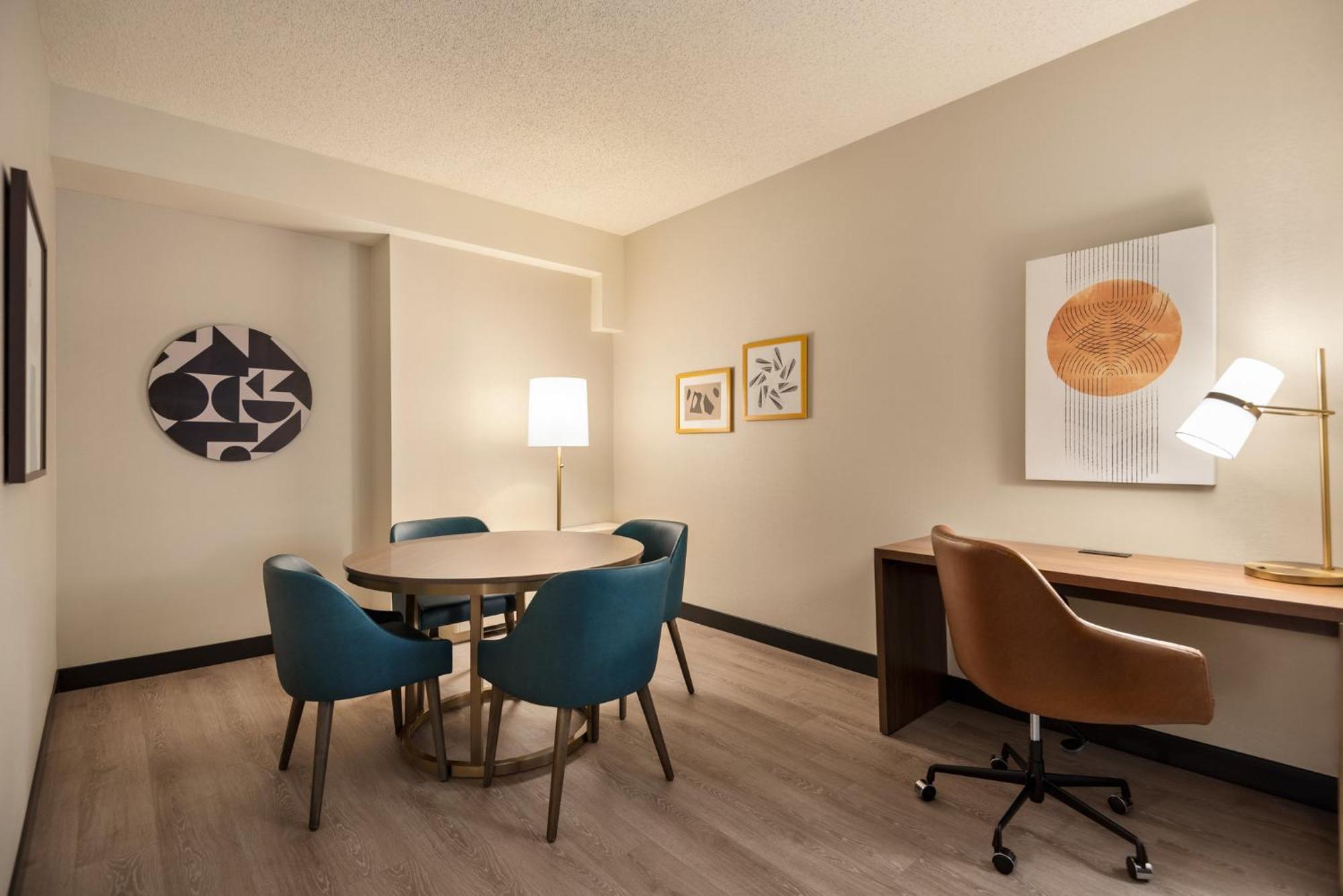 & Downtown By Ihg