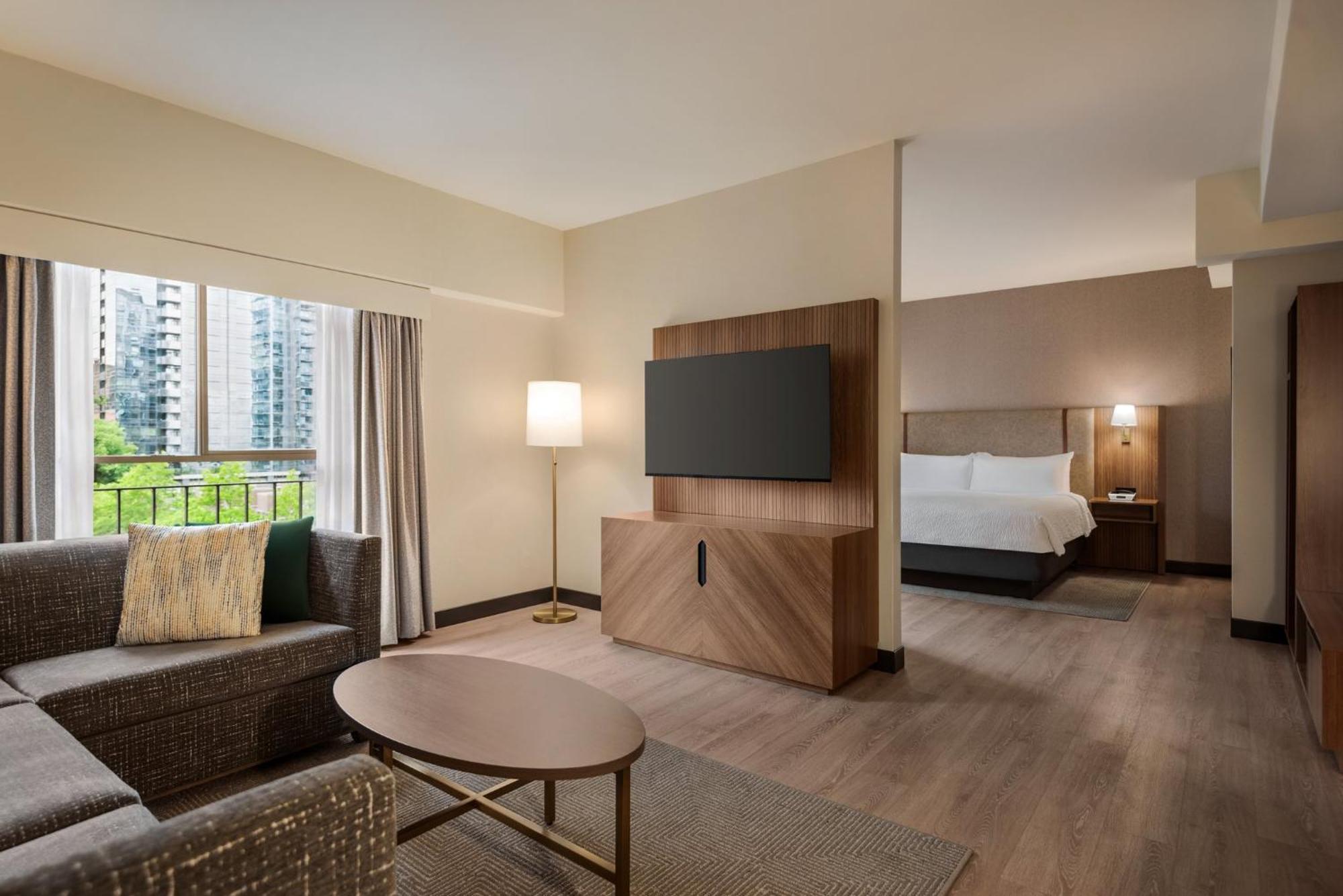 Hotel & Downtown By Ihg
