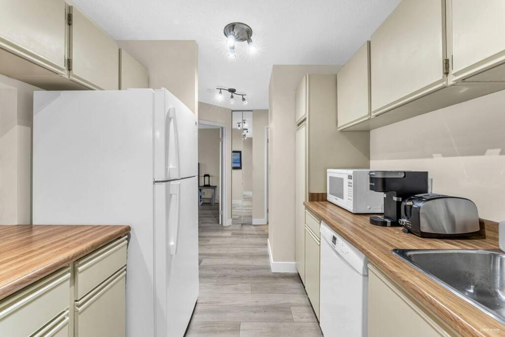 Beautiful Two Beds With Free Parking Apartment