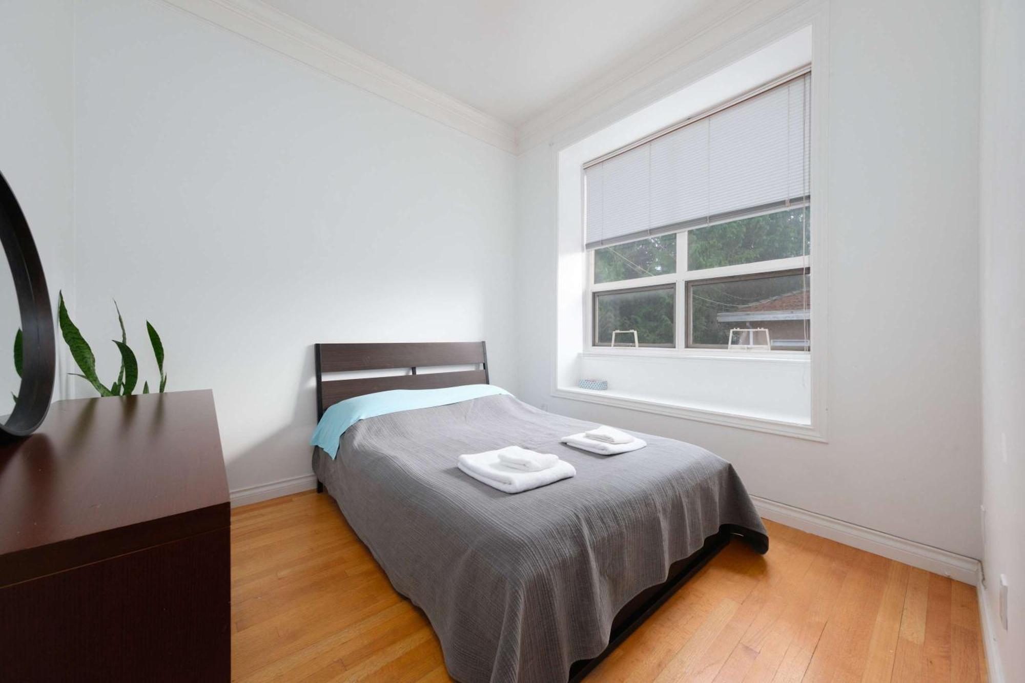 Holiday home Private With Shared Washroom In Homestay *