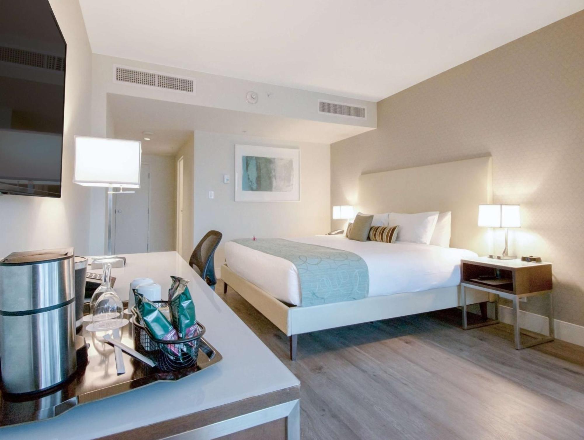 Coast Coal Harbour By Apa Hotel Vancouver