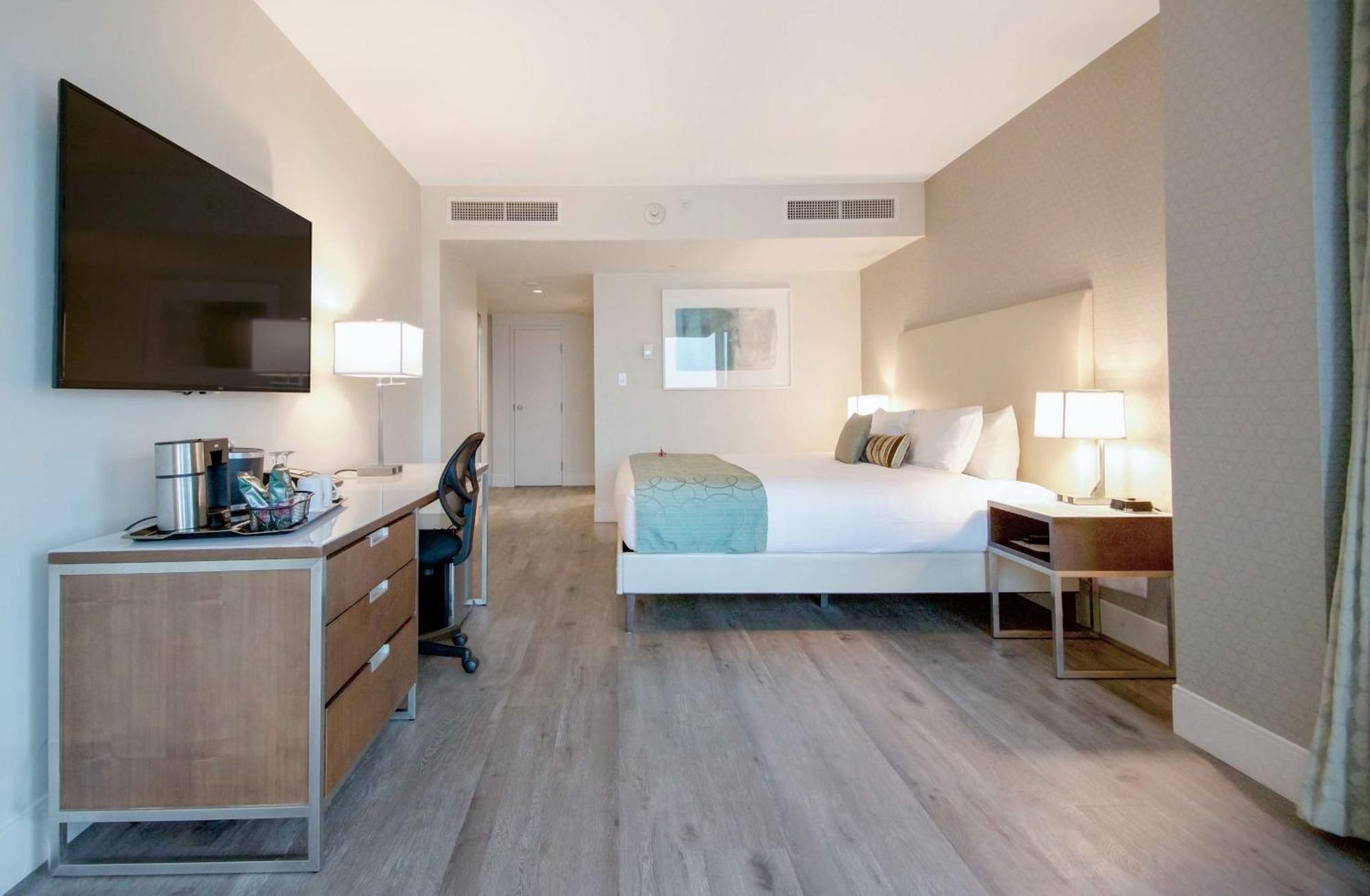 Coast Coal Harbour By Apa Hotel Vancouver
