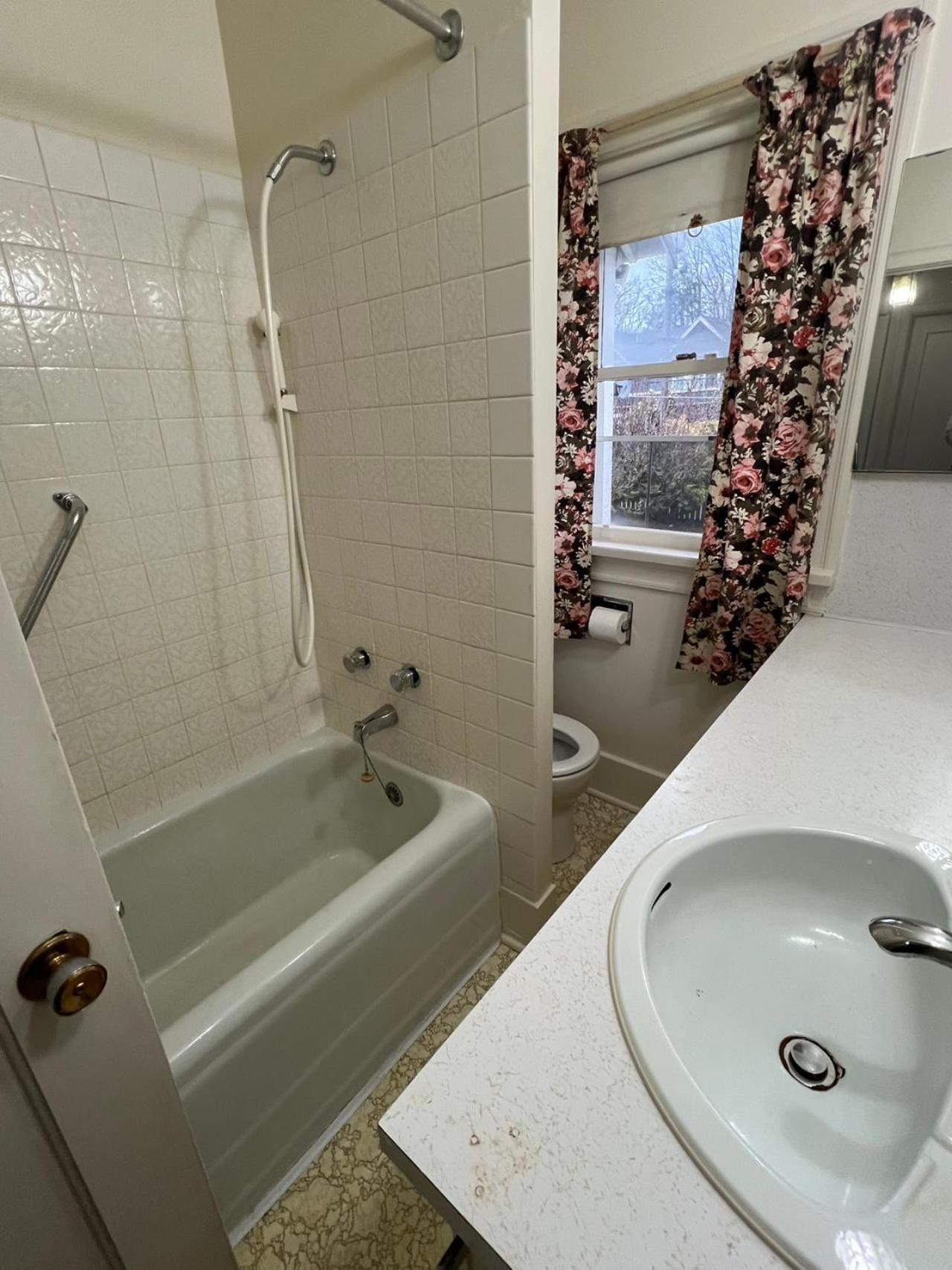 Vintage And Secluded In West Homestay