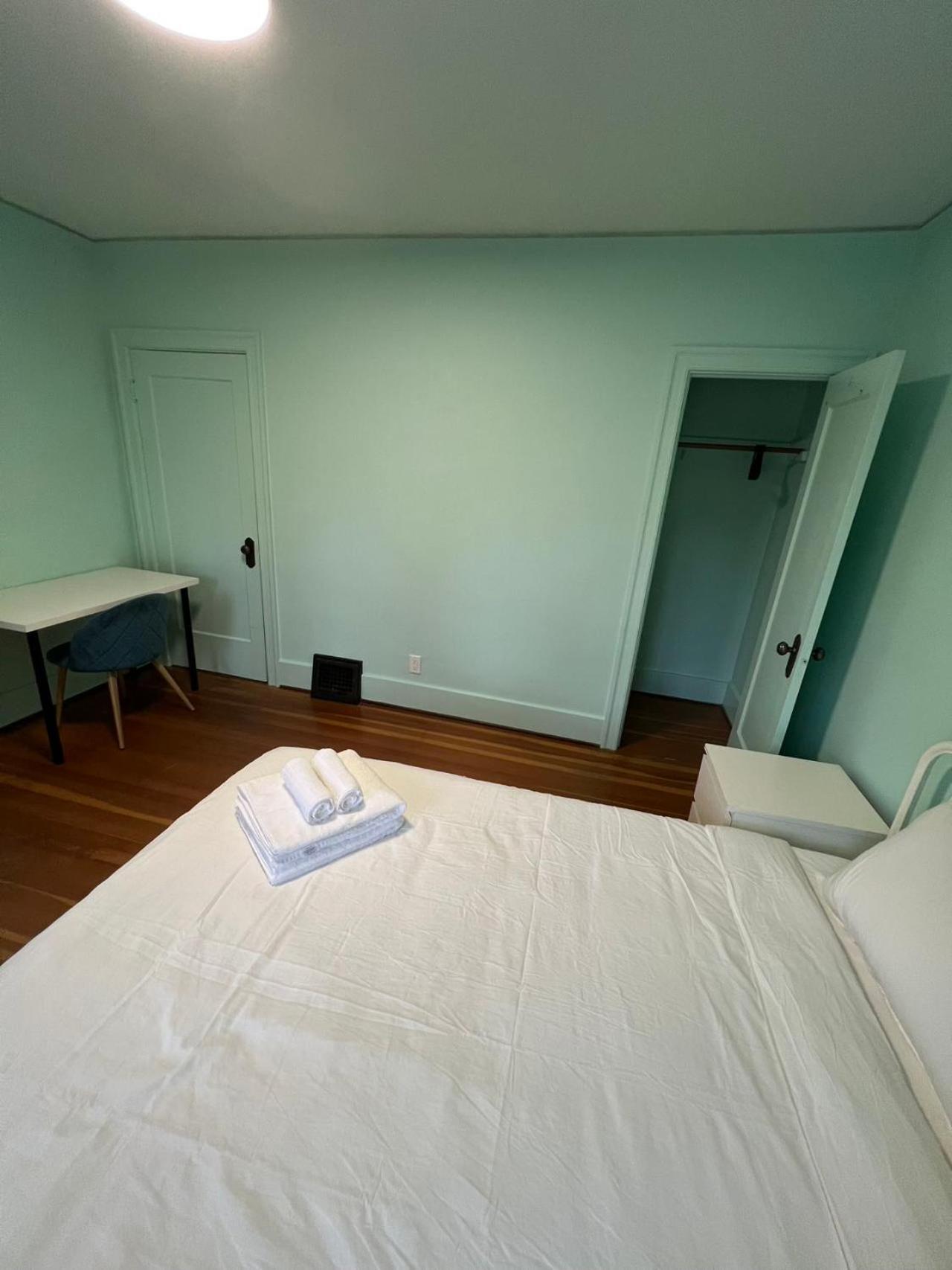 Vintage And Secluded In West Homestay Vancouver