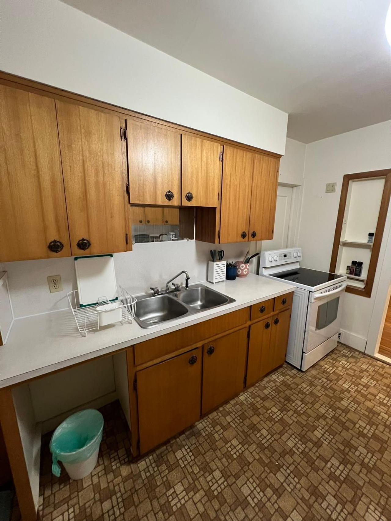 Vintage And Secluded In West Vancouver