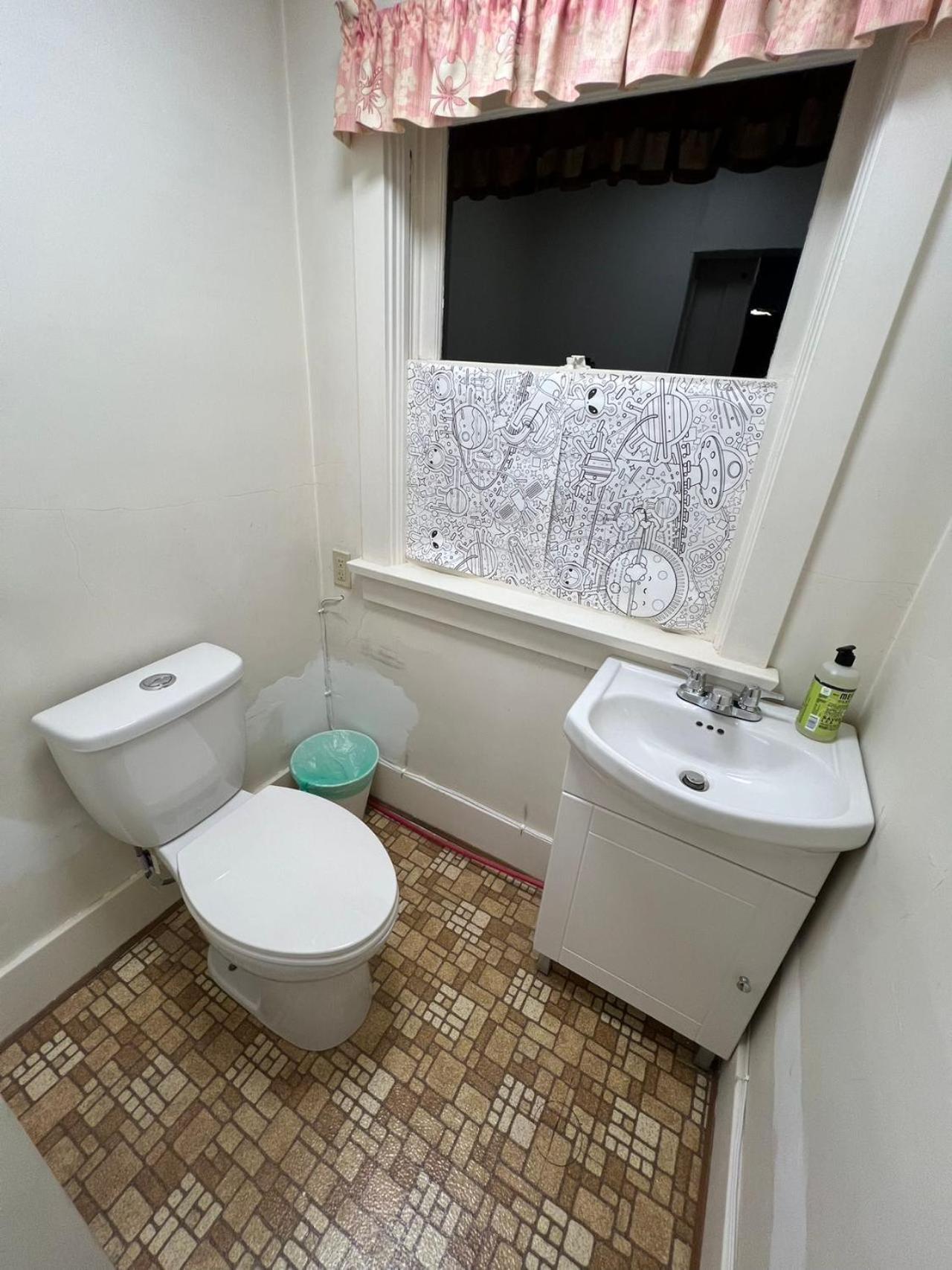Vintage And Secluded In West * Vancouver