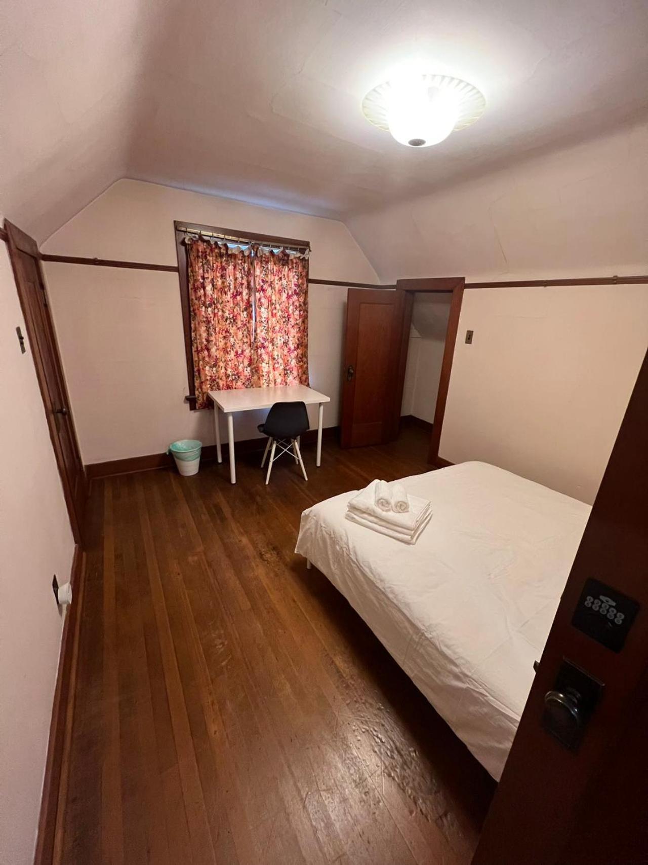 Vintage And Secluded In West Vancouver