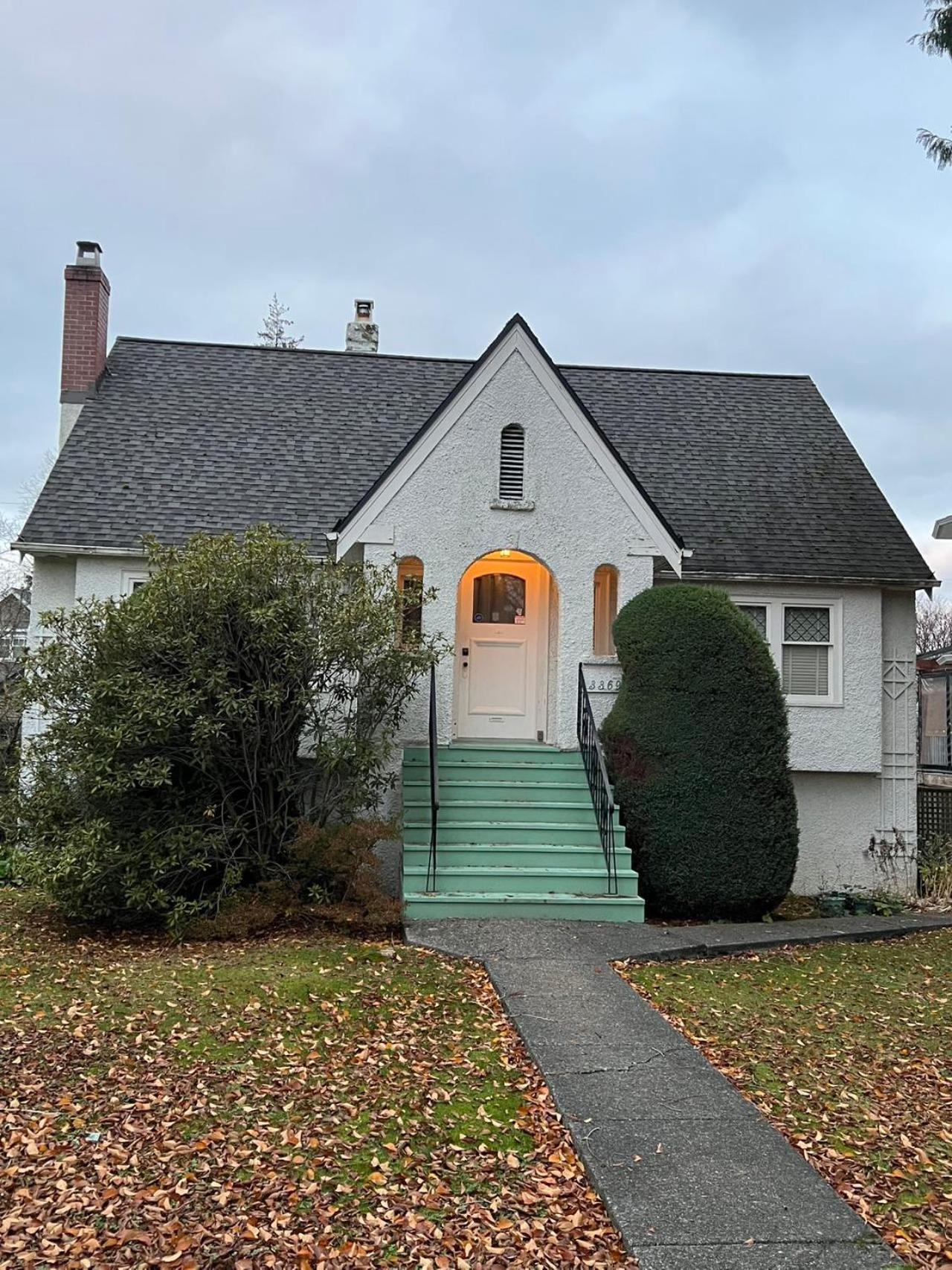Vintage And Secluded In West