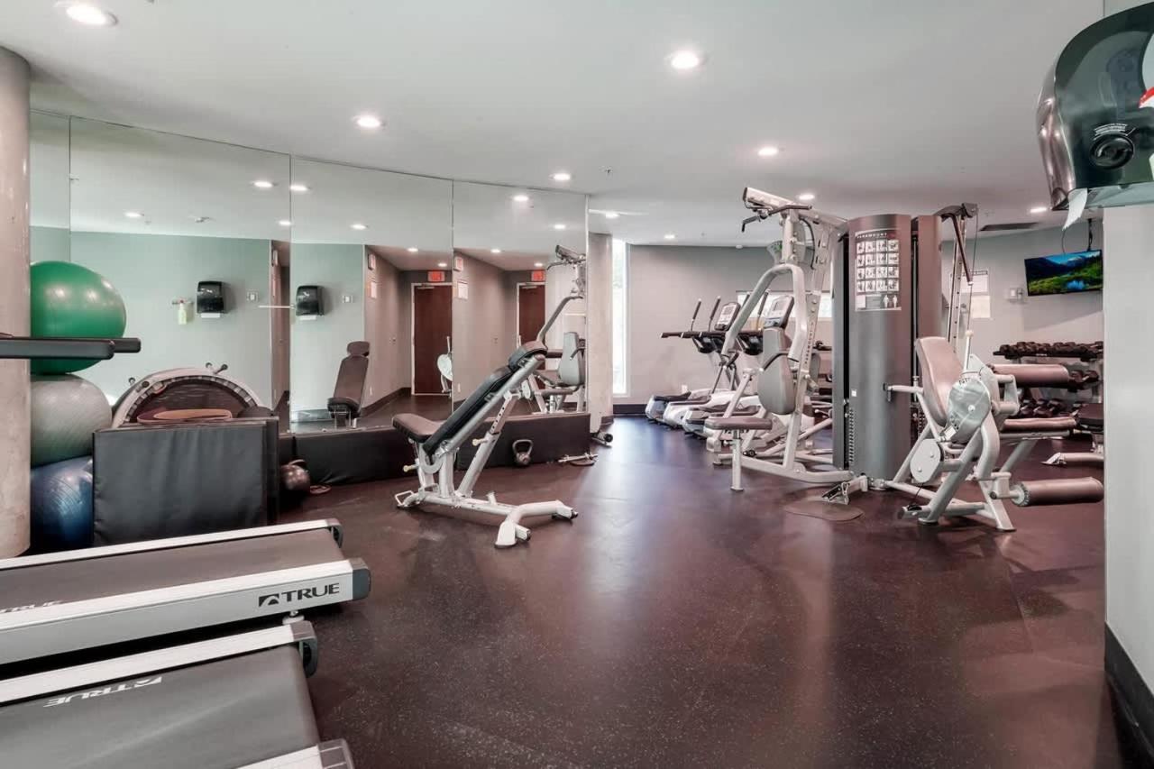 Modern Downtown With Pool Jacuzzi & Sauna Vancouver