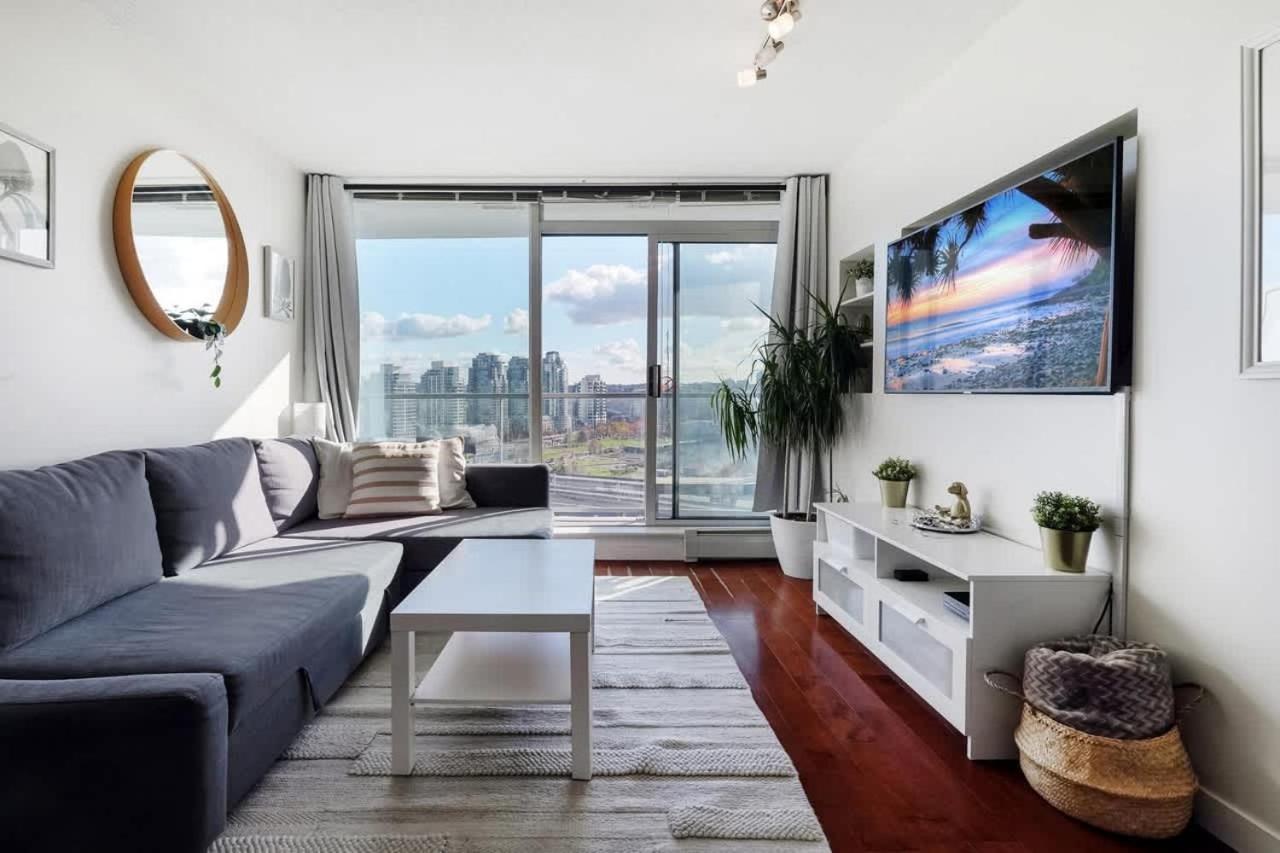 Modern Downtown With Pool Jacuzzi & Sauna * Vancouver