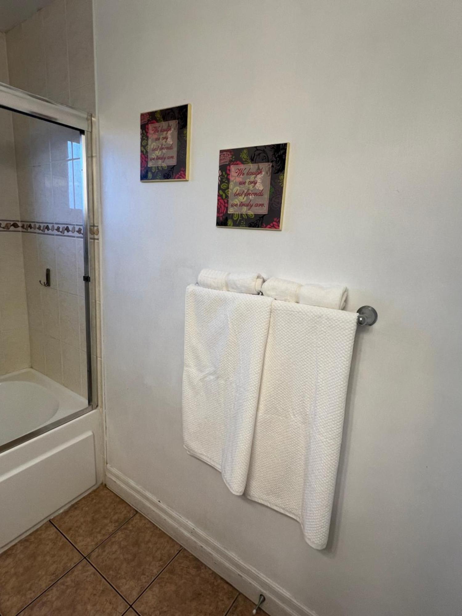Two Bedrooms- A Warm House Homestay