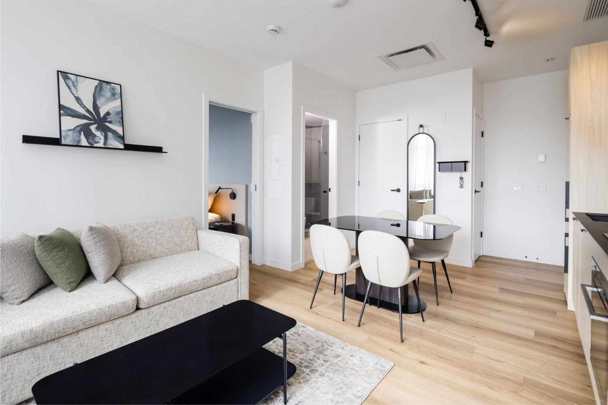 Smithe House 4*