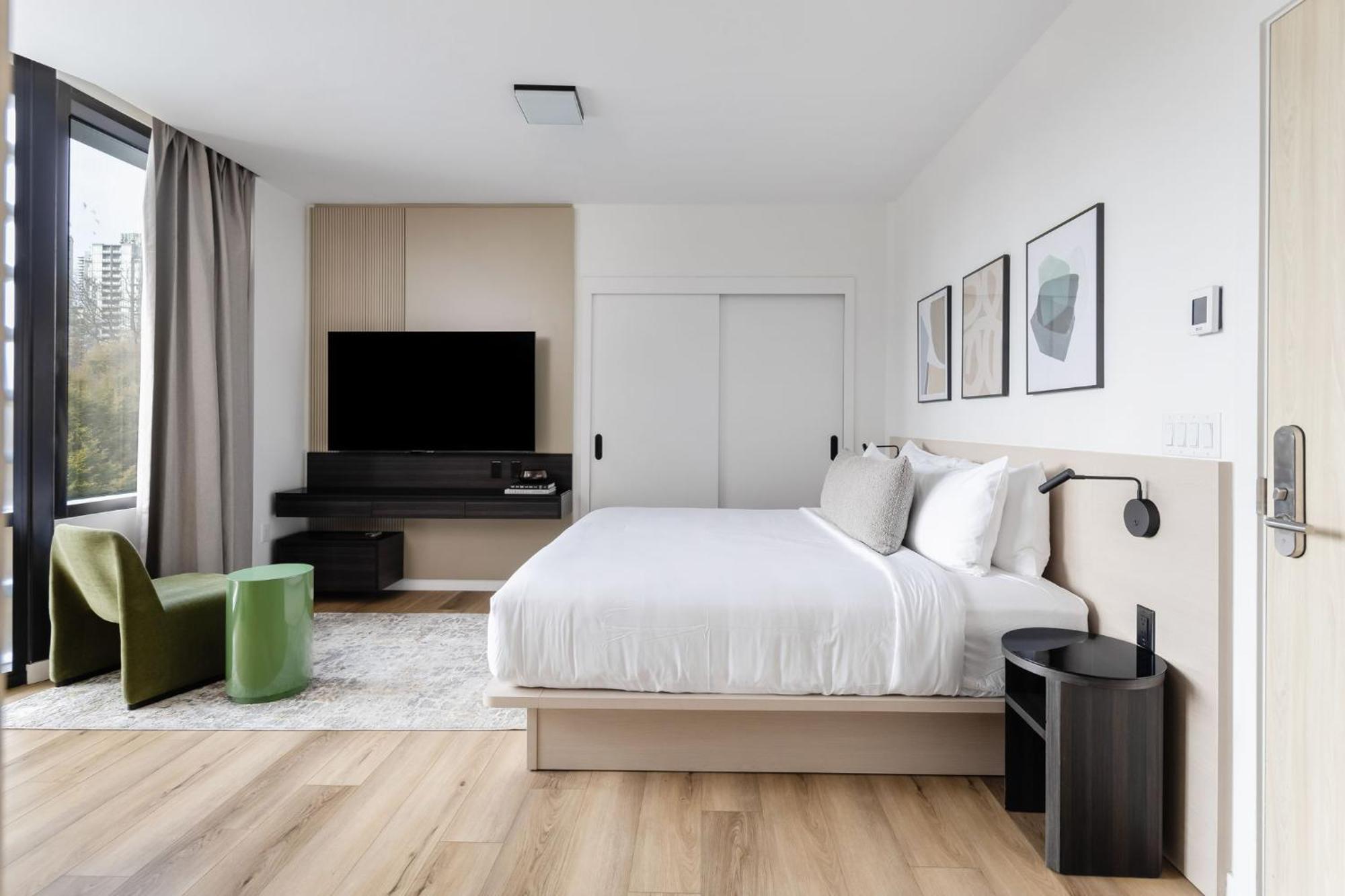Smithe House 4*