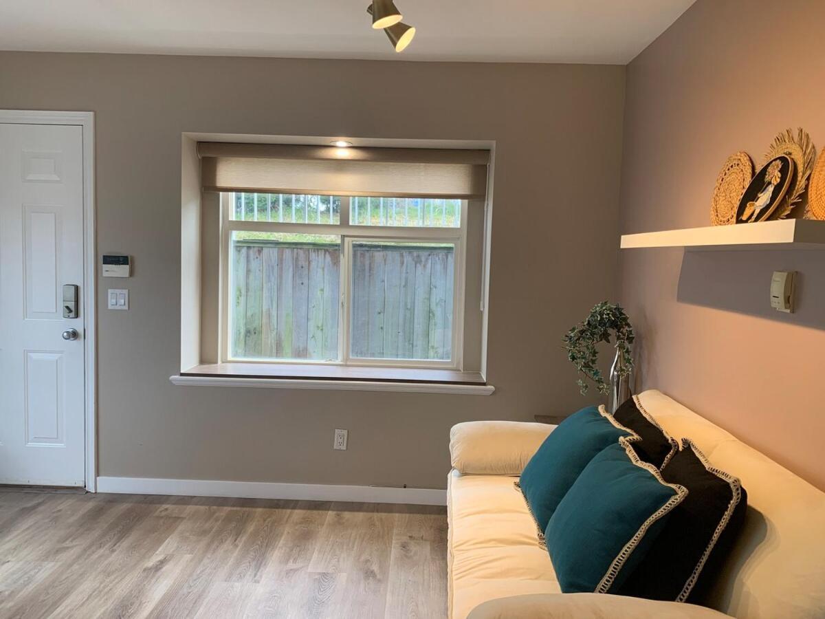 Brand New 2025 Scandinavian Style Designer's Suite, Near Skytrain Joyce Collingwood, East * Vancouver