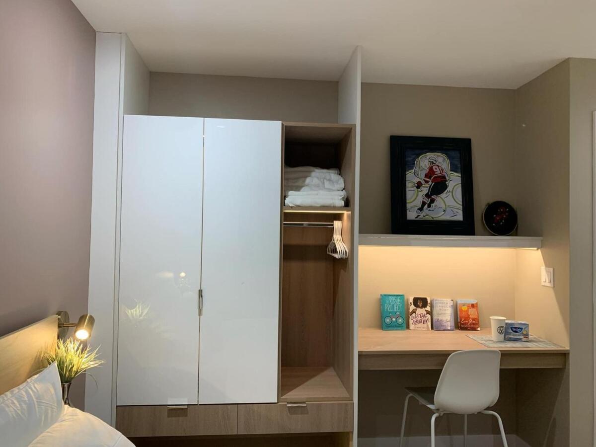Brand New 2025 Scandinavian Style Designer's Suite, Near Skytrain Joyce Collingwood, East Apartment Vancouver