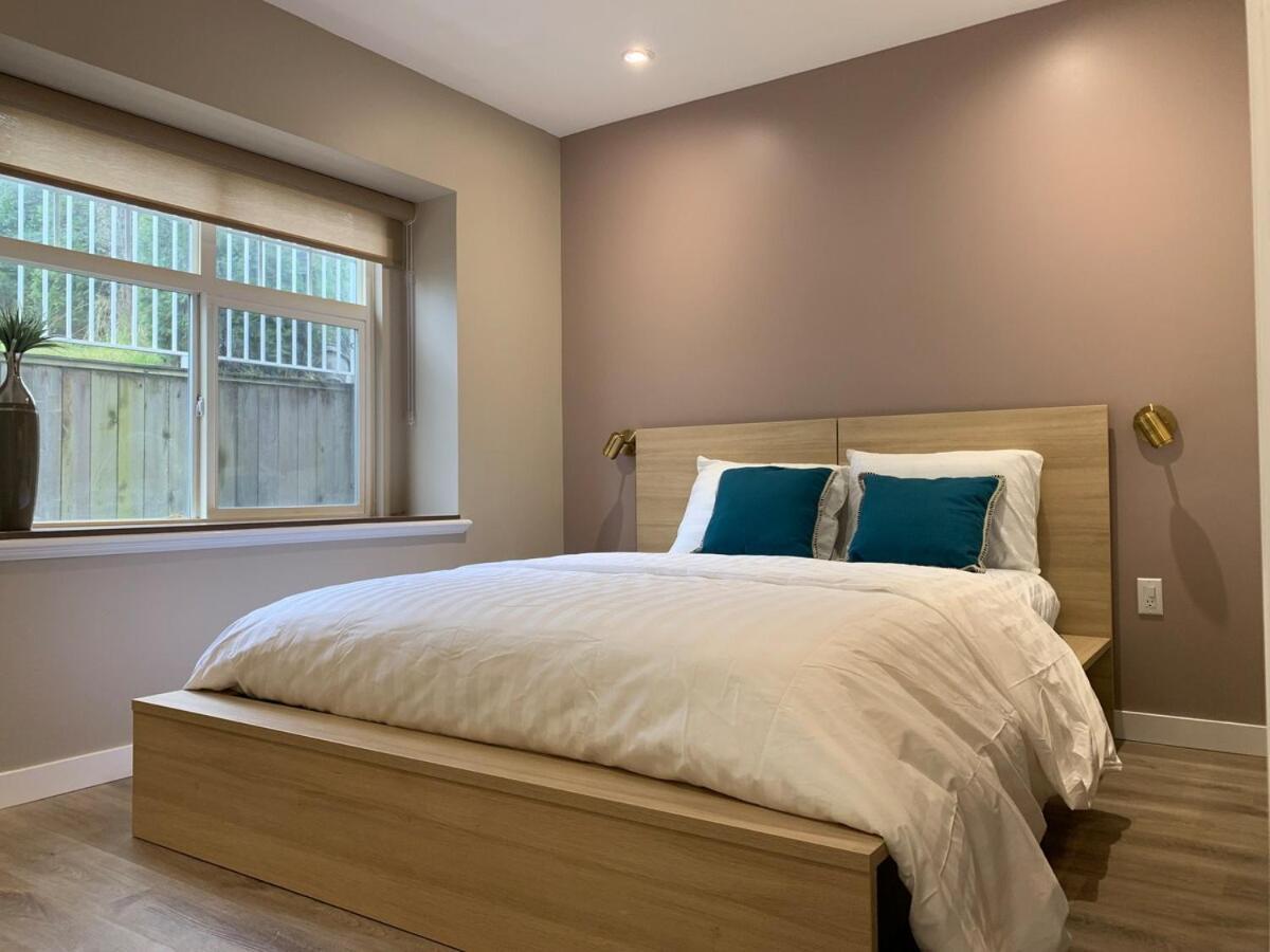 Brand New 2025 Scandinavian Style Designer's Suite, Near Skytrain Joyce Collingwood, East *
