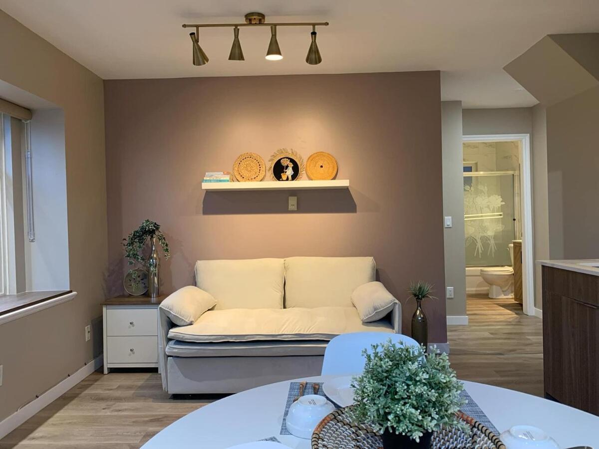 Brand New 2025 Scandinavian Style Designer's Suite, Near Skytrain Joyce Collingwood, East Apartment Vancouver