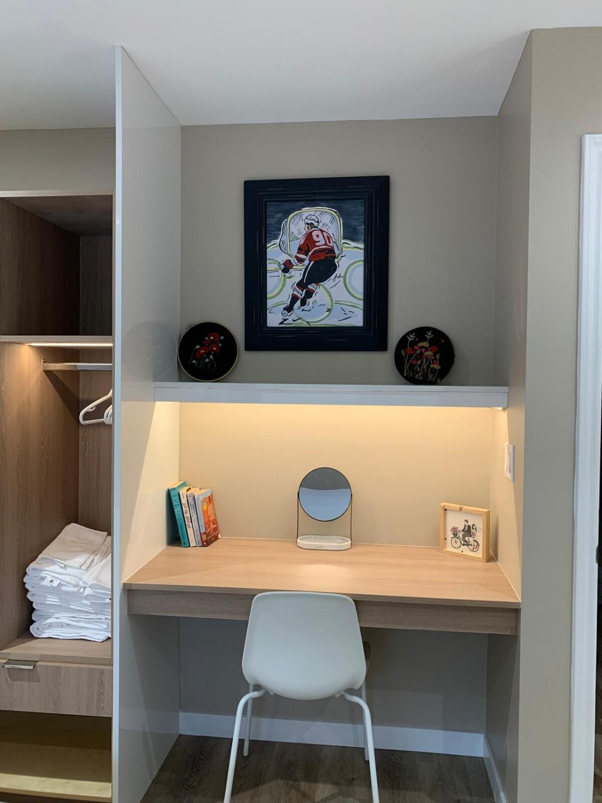 Brand New 2025 Scandinavian Style Designer's Suite, Near Skytrain Joyce Collingwood, East *