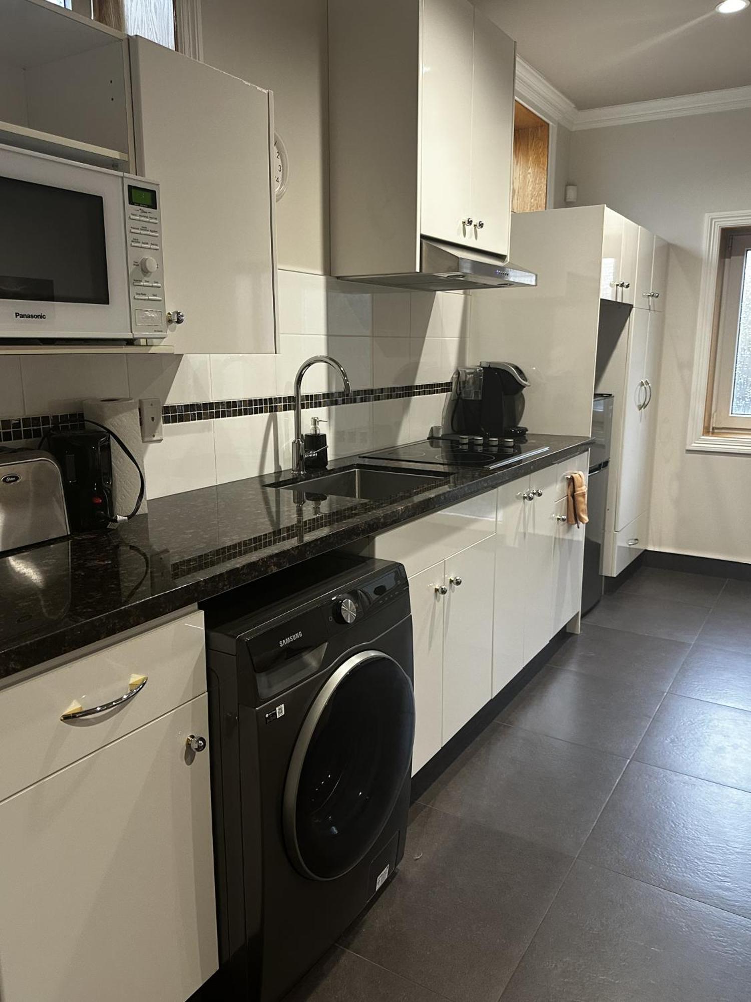 Apartment Luxury Near Yvr And Downtown Vancouver