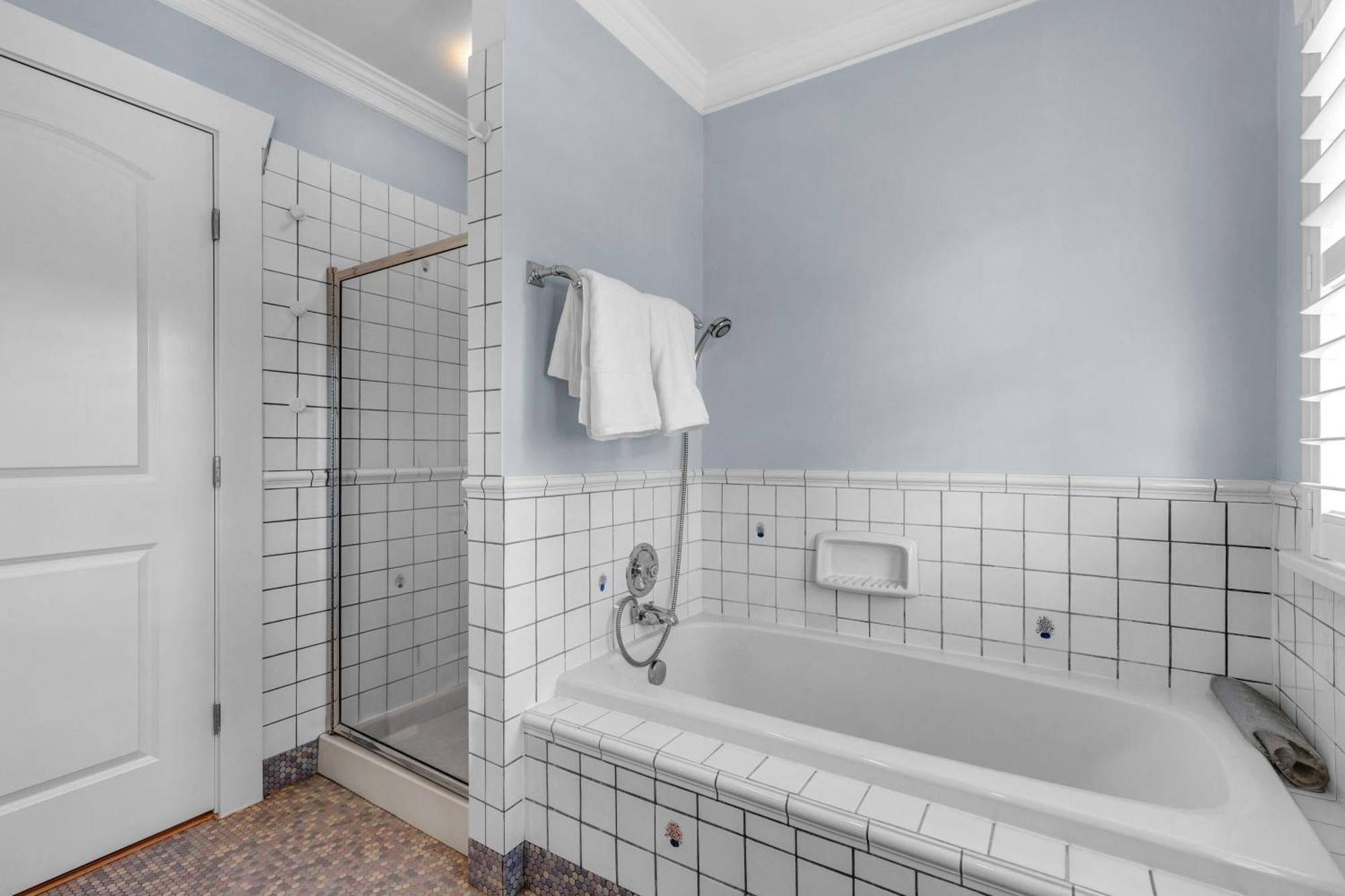 West King Edward Luxury Guest Homestay