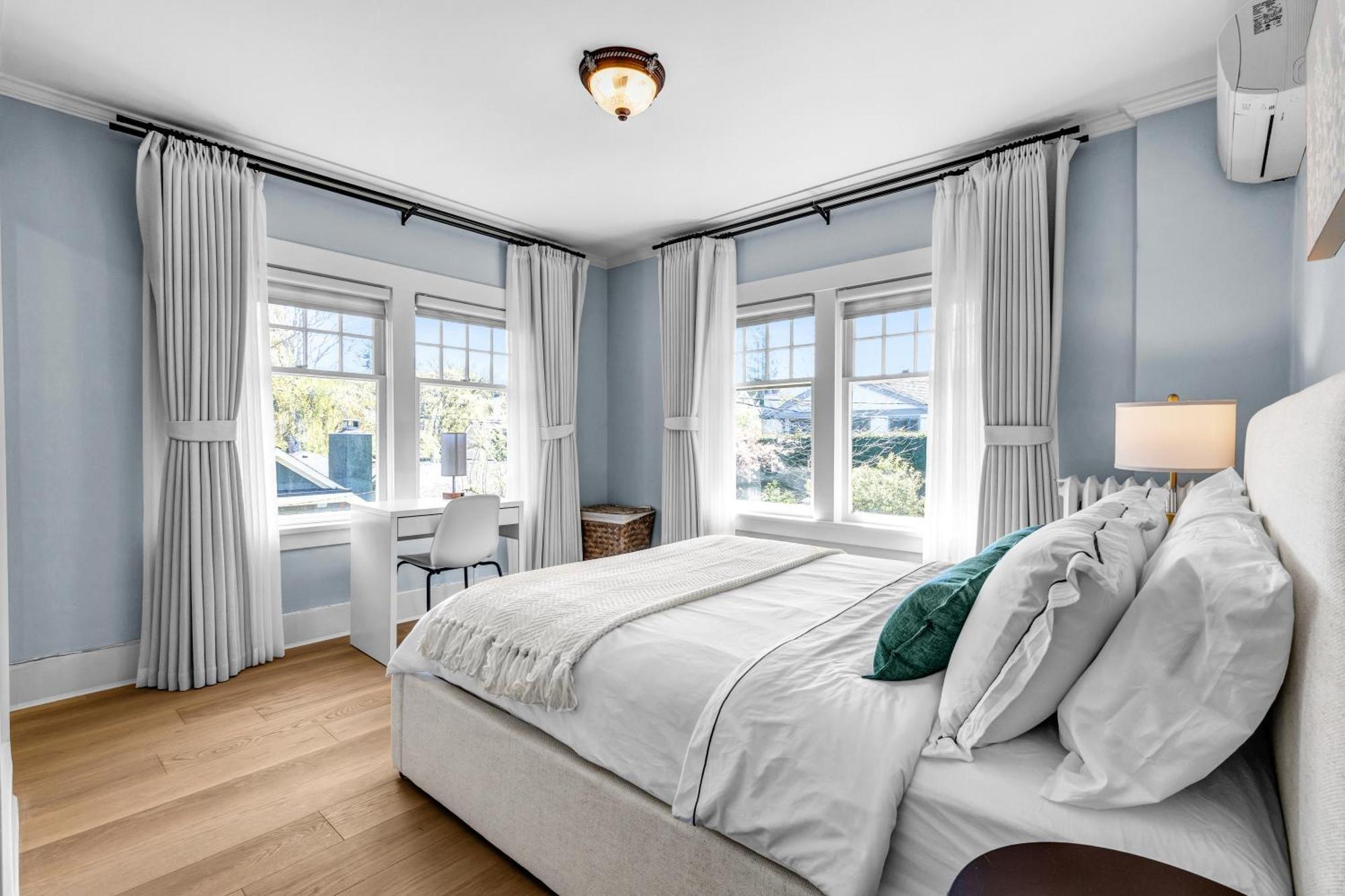 West King Edward Luxury Guest *