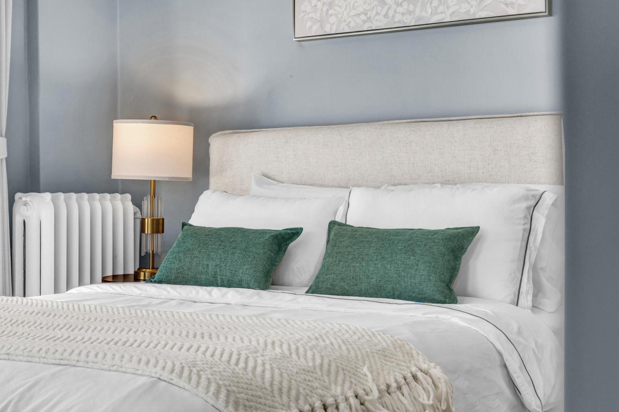 West King Edward Luxury Guest