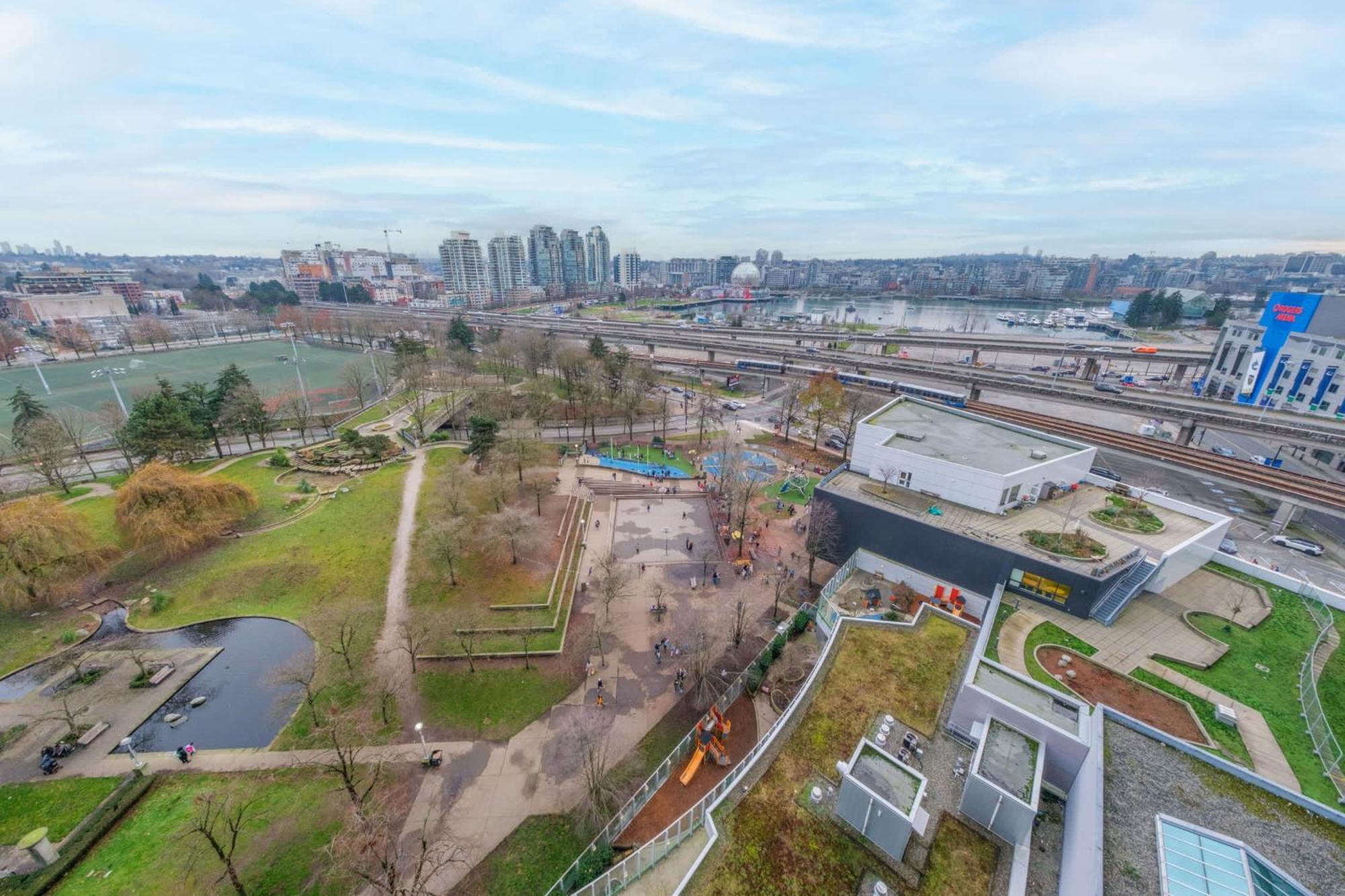 Modern Downtown With Pool Jacuzzi & Sauna Vancouver