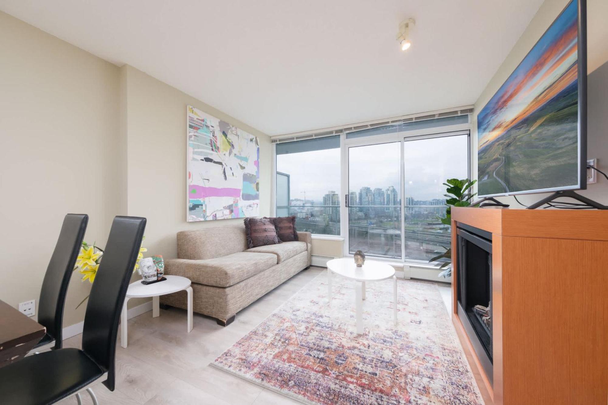 Modern Downtown With Pool Jacuzzi & Sauna Apartment