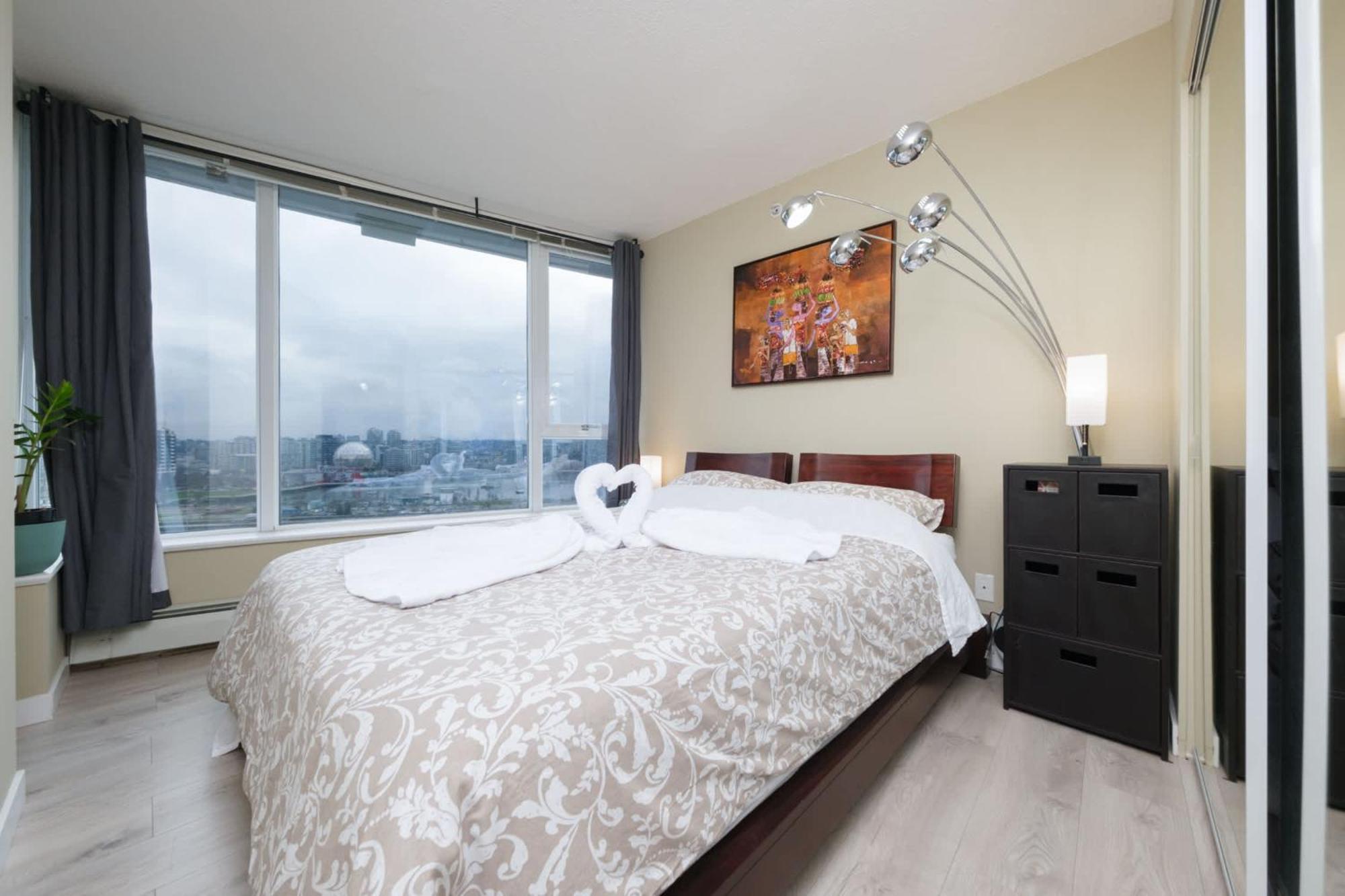 Modern Downtown With Pool Jacuzzi & Sauna * Vancouver