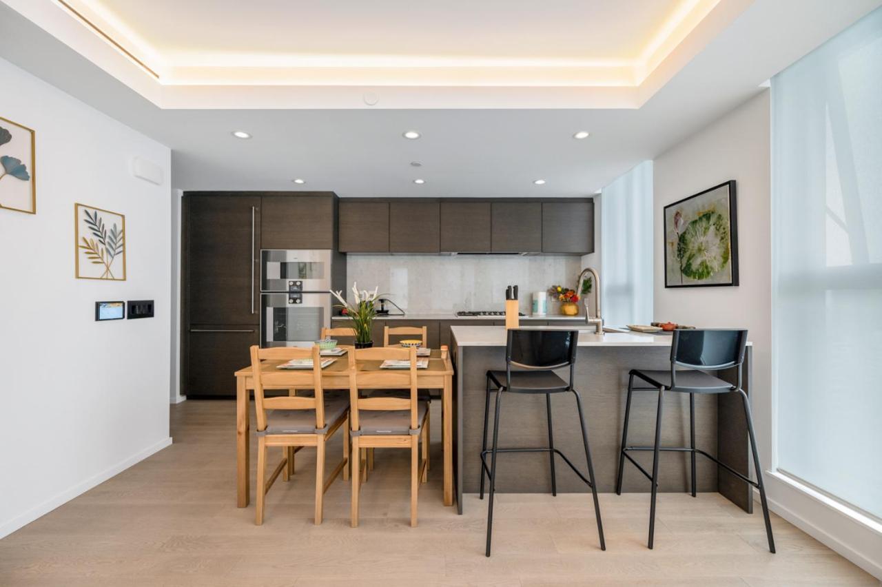 Stylish Urban Oasis With Views In *
