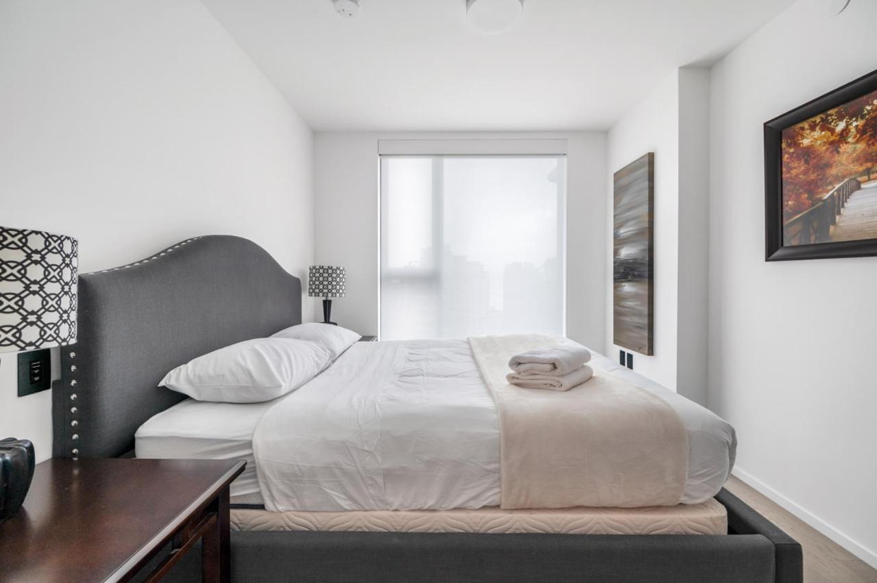 Apartment Stylish Urban Oasis With Views In