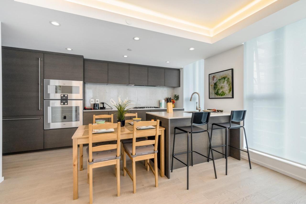 Apartment Stylish Urban Oasis With Views In *