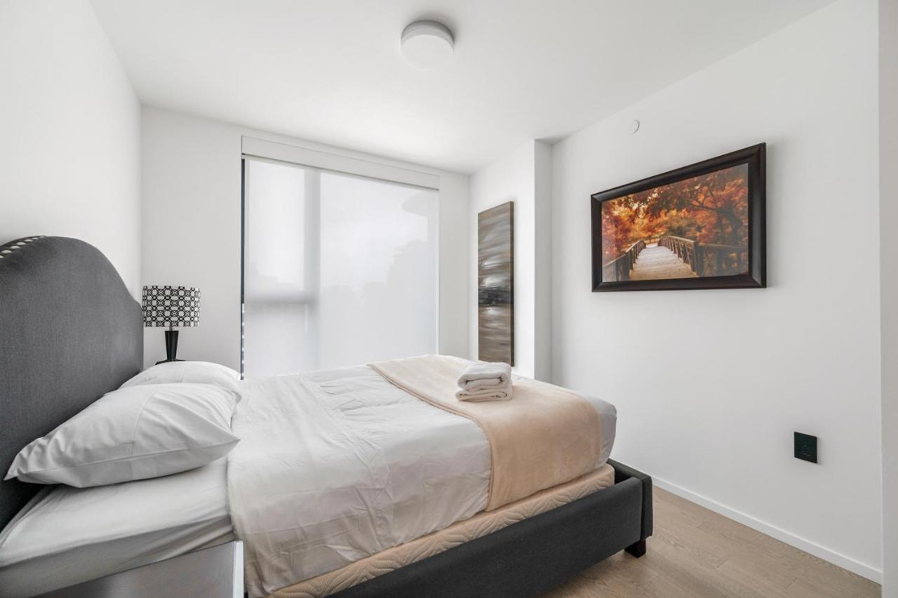 Apartment Stylish Urban Oasis With Views In Vancouver