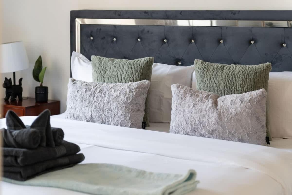 Stylish & Comfy In A Prime Location Apartment