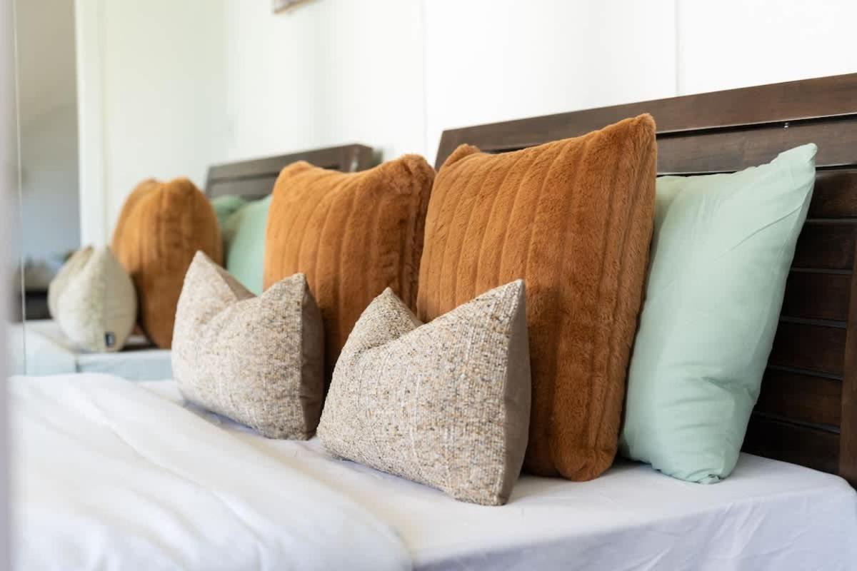 Stylish & Comfy In A Prime Location Apartment *