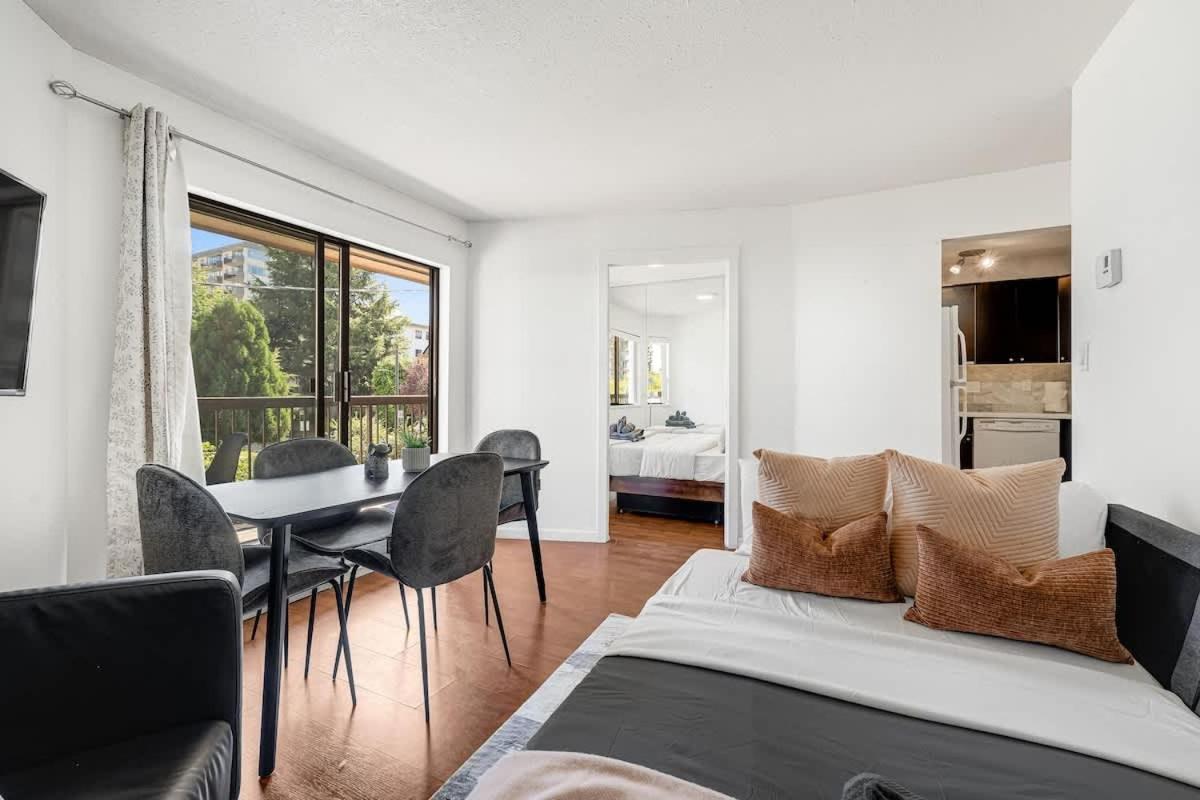 Apartment Stylish & Comfy In A Prime Location