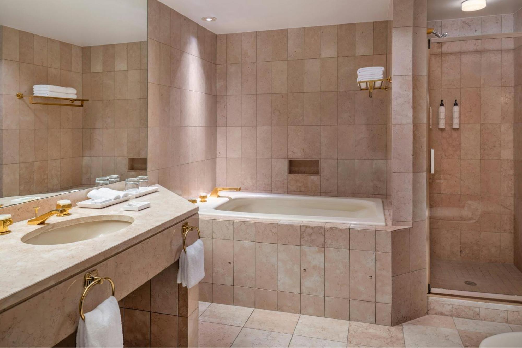 Metropolitan 4* Vancouver